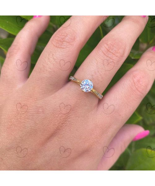 Anel Solitário com Zircônia 6mm e Pedras no Aro Ouro 18k