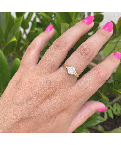 Anel Chancela Oval Cravejado Pequeno Ouro 18k