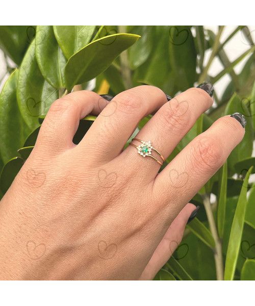 Anel Pedra Gota Aro Duplo Com Esmeralda e Diamantes Ouro 18k