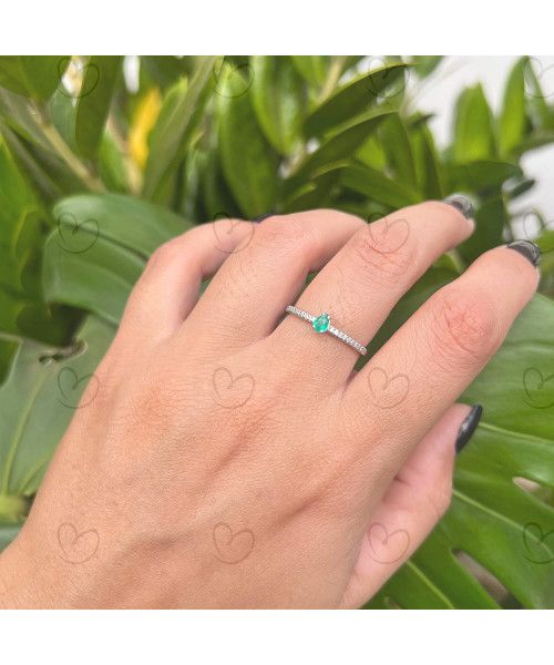Anel Pedra Gota com Esmeralda e Diamantes Ouro Branco 18k