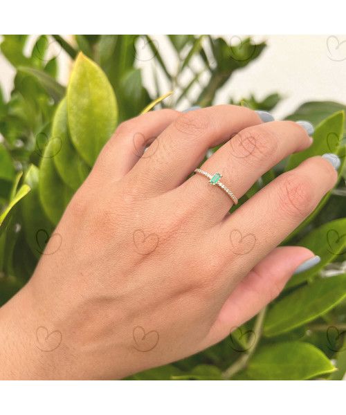 Anel Fileira de Pedras e Baguete Esmeralda e Diamantes Ouro 18k