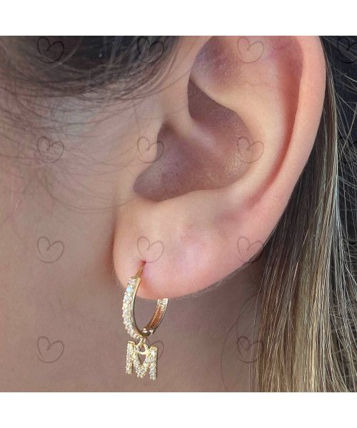 Brinco Argola Cravejada com Letra M Ouro 18k