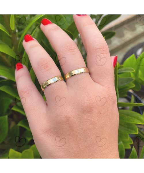 Aliança Quadrada Lisa 4.3mm Ouro 18k