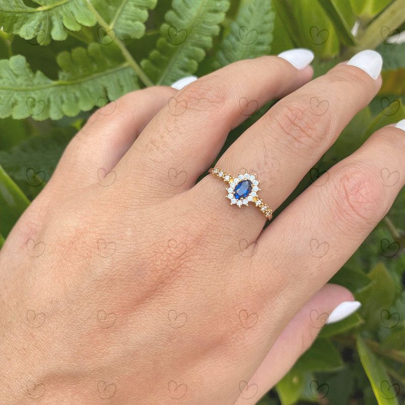 Anel Oval Formatura Aro com Pedras Pedagogia Ouro 18k